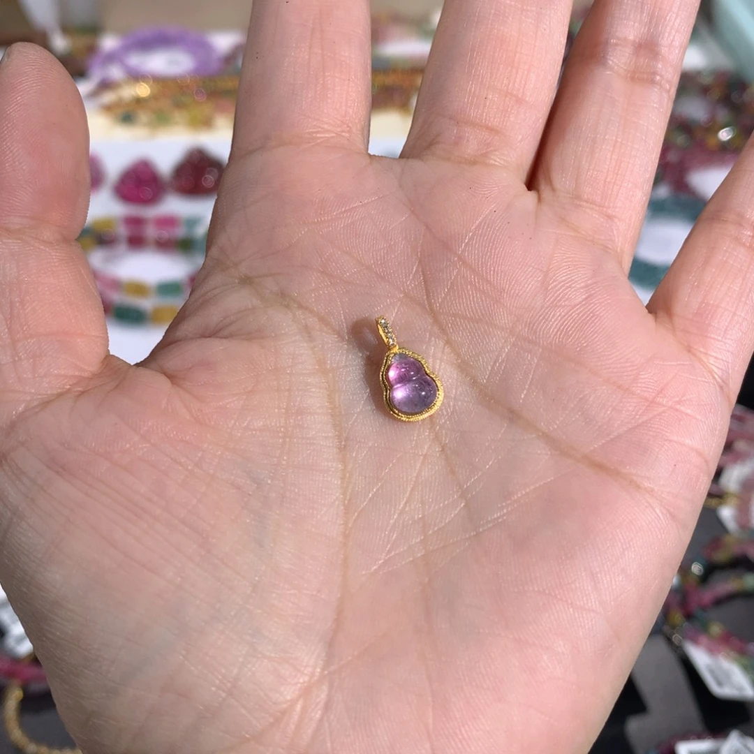 樱***子18K金镶嵌碧玺吊坠吊坠