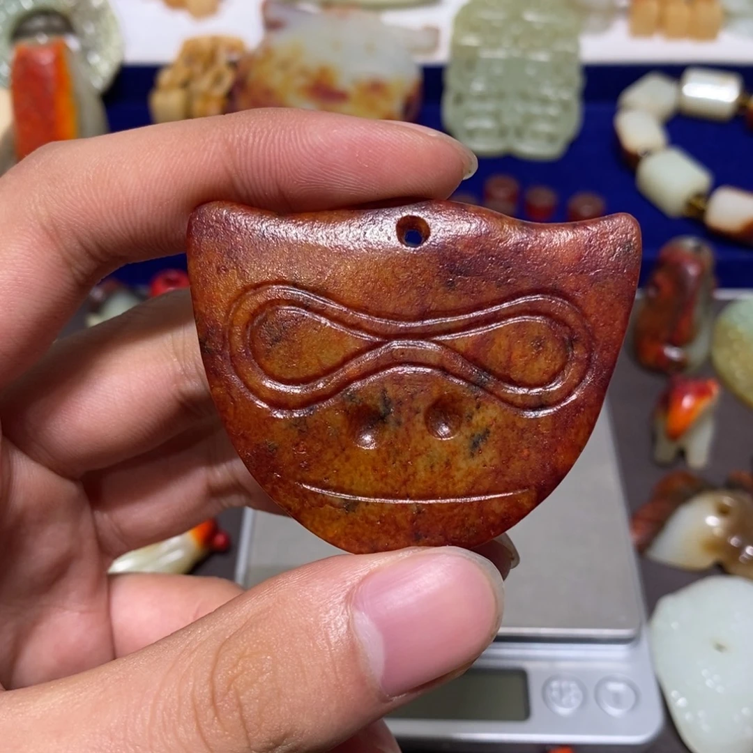 透闪石质玉未镶嵌车挂