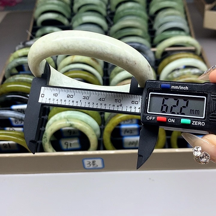 未镶嵌蛇纹石玉手镯87