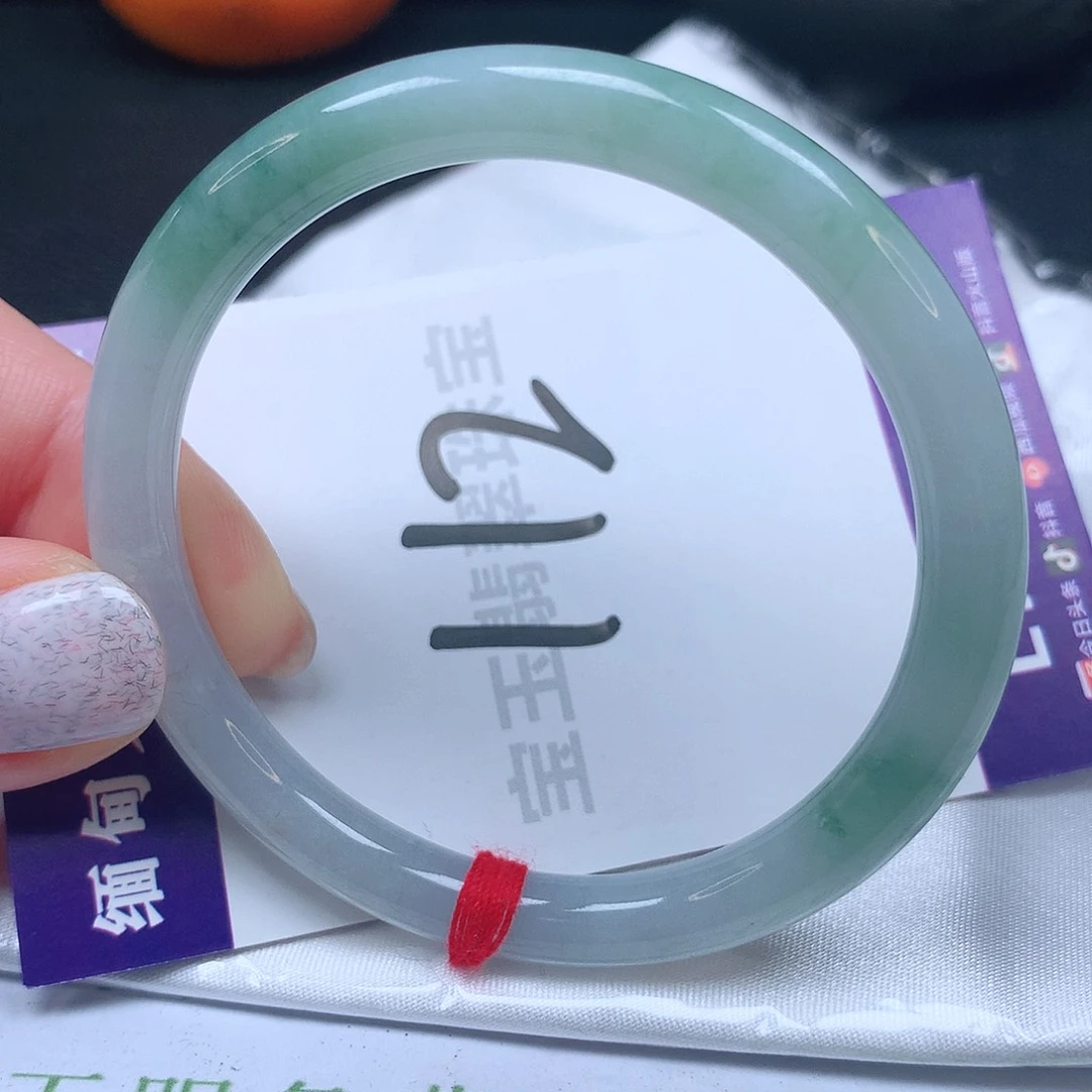 翡翠手镯未镶嵌52圈口