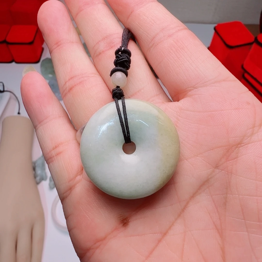 翡翠未镶嵌颈饰平安扣