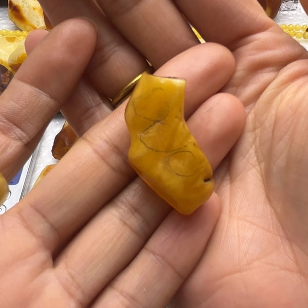 呱***呱定制琥珀未镶嵌蜜蜡定制老型