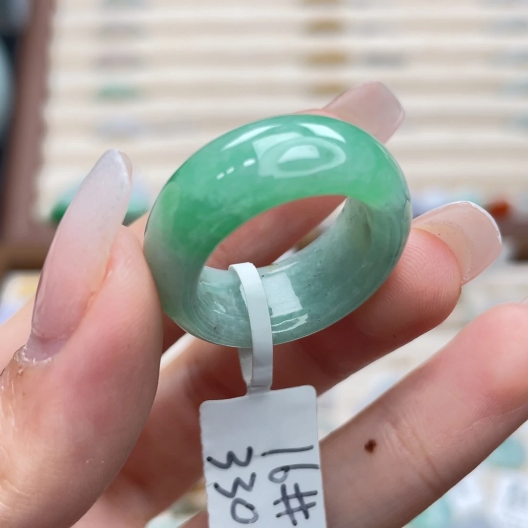 翡翠未镶嵌戒圈a29港圈16白底青乌鸡飘花墩墩