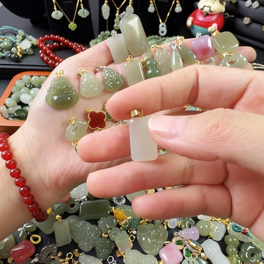 月***月和田玉银S925镶嵌颈饰