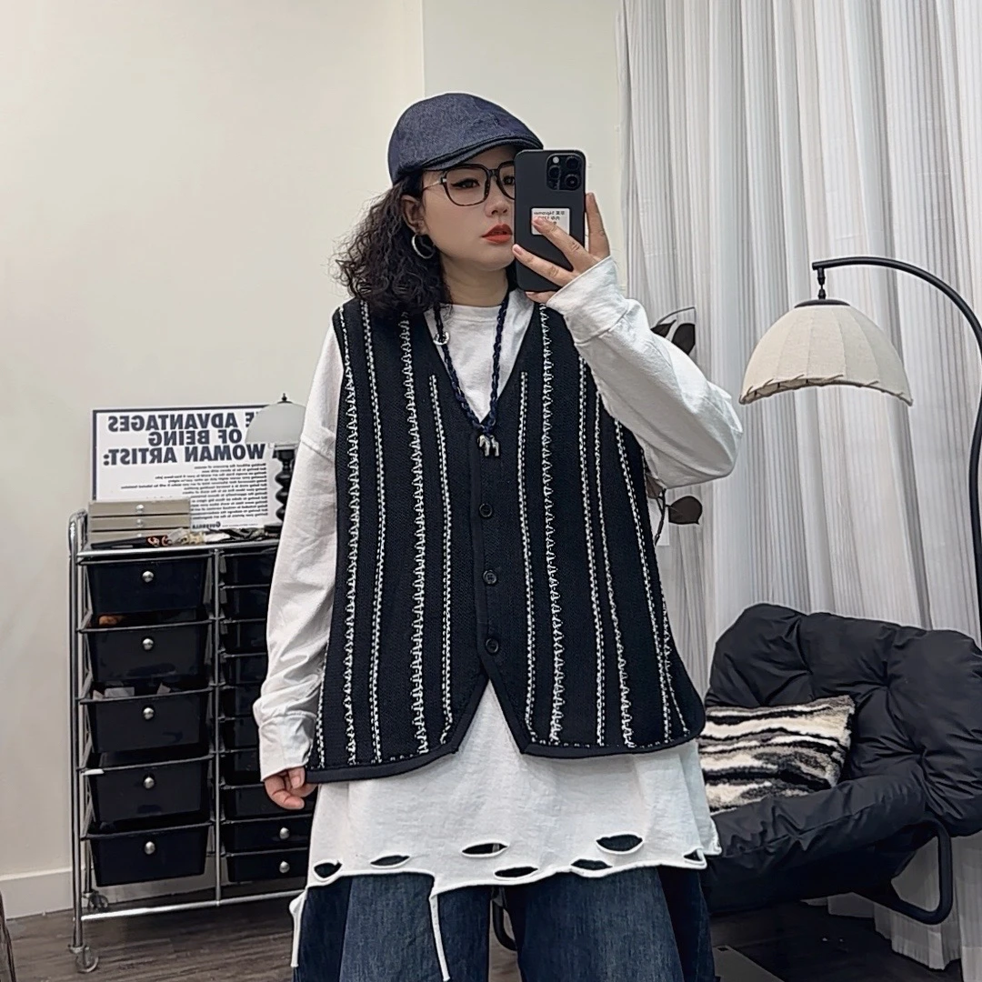 哆唛8561195款单排扣V领竖条针织宽松欧韩时尚潮流休闲马甲秋季