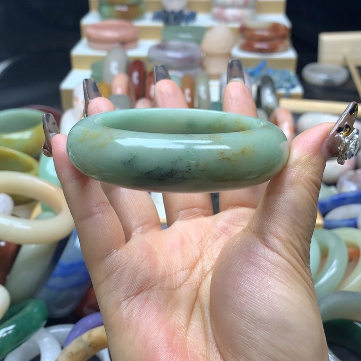 未镶嵌手镯石英质玉天**瑞
