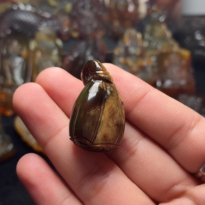 琥珀未镶嵌颈饰82