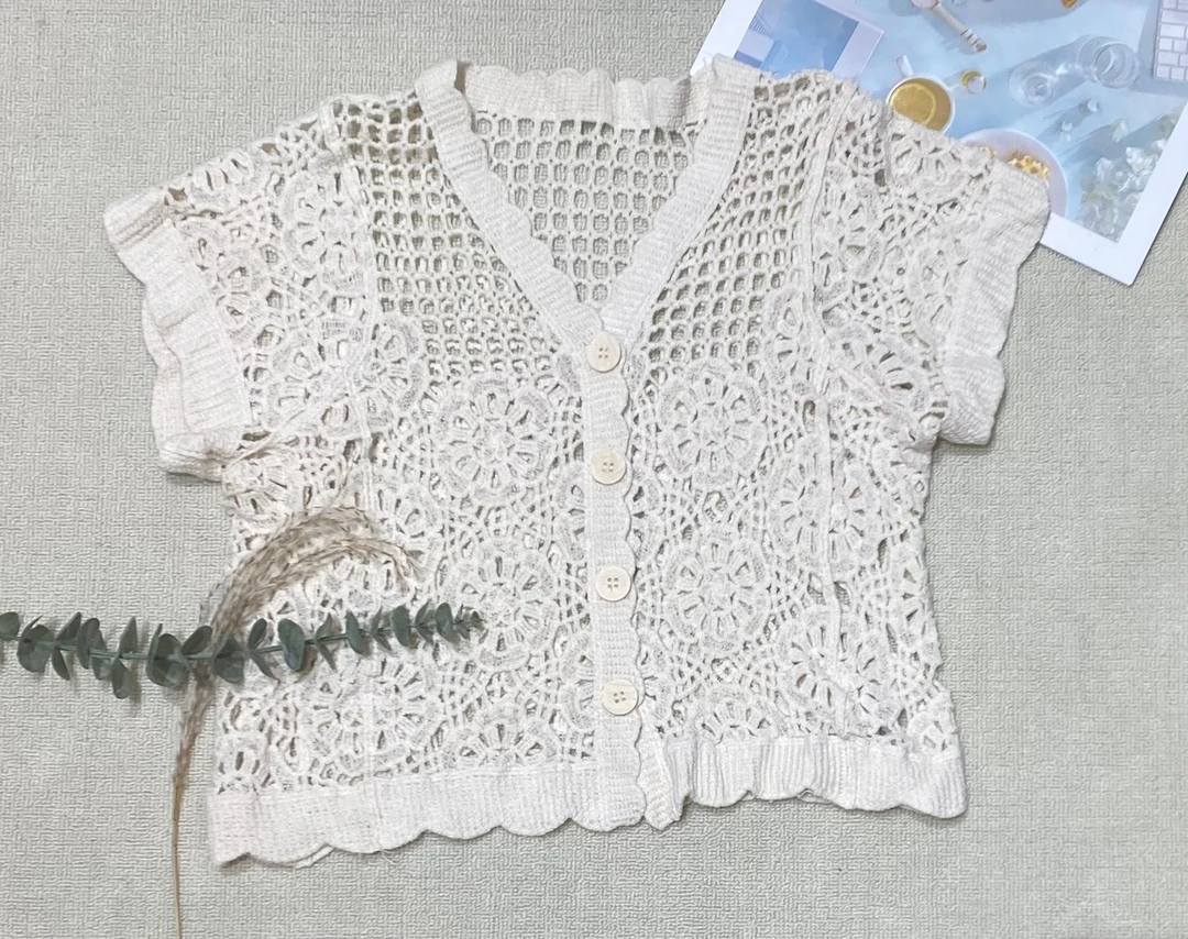 【MIDUO米多】（纽扣无袖）女士夏季V领镂空短款上衣