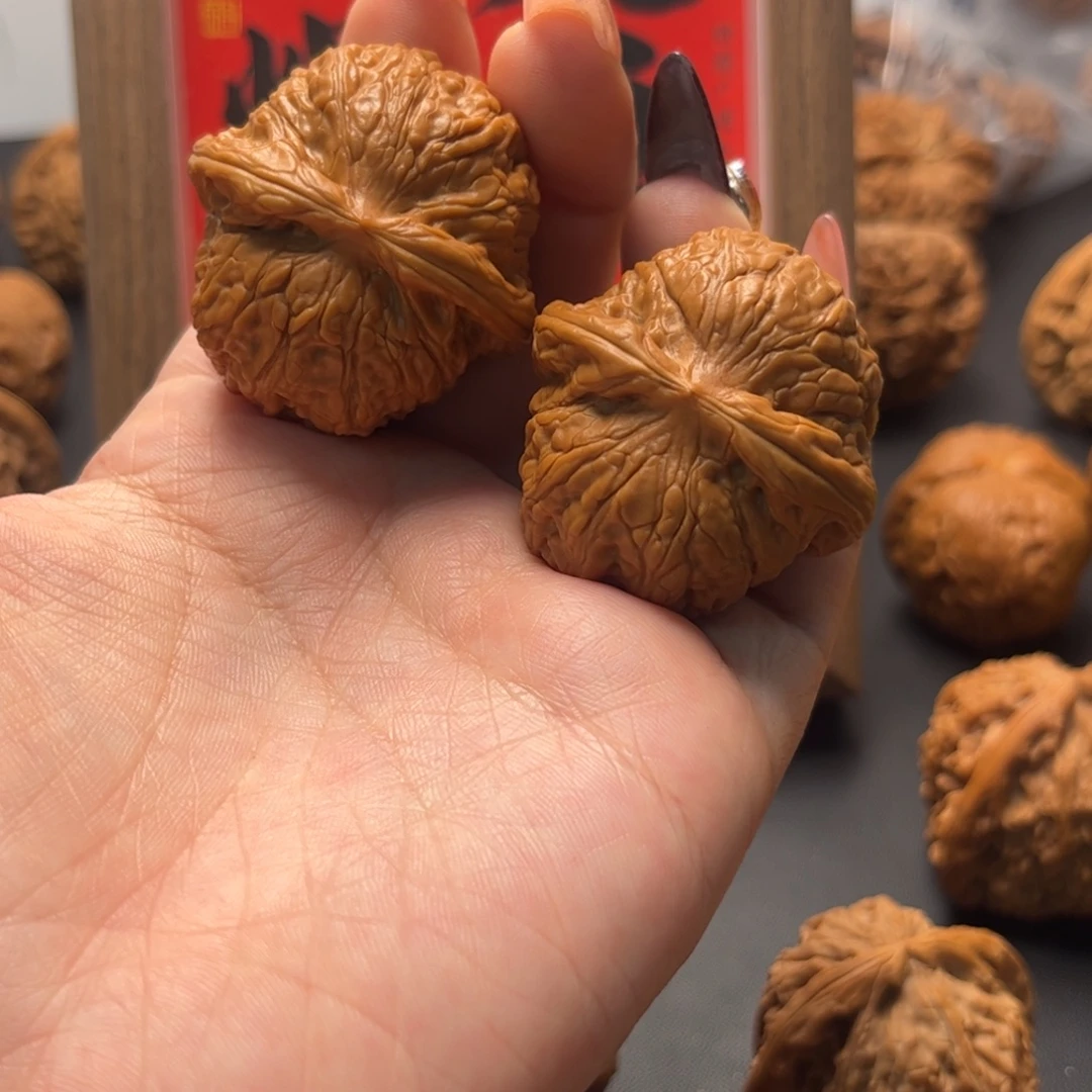 英***冬文玩核桃吊坠乾隆磨39