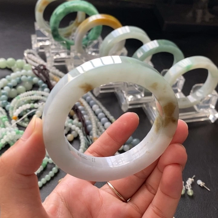 未镶嵌翡翠手镯定制翡翠