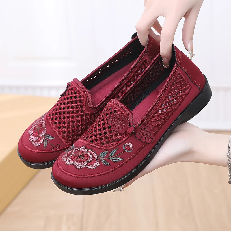 新款夏季老人鞋妈妈绣花网鞋防滑软底中老年一脚蹬透气舒适奶奶鞋