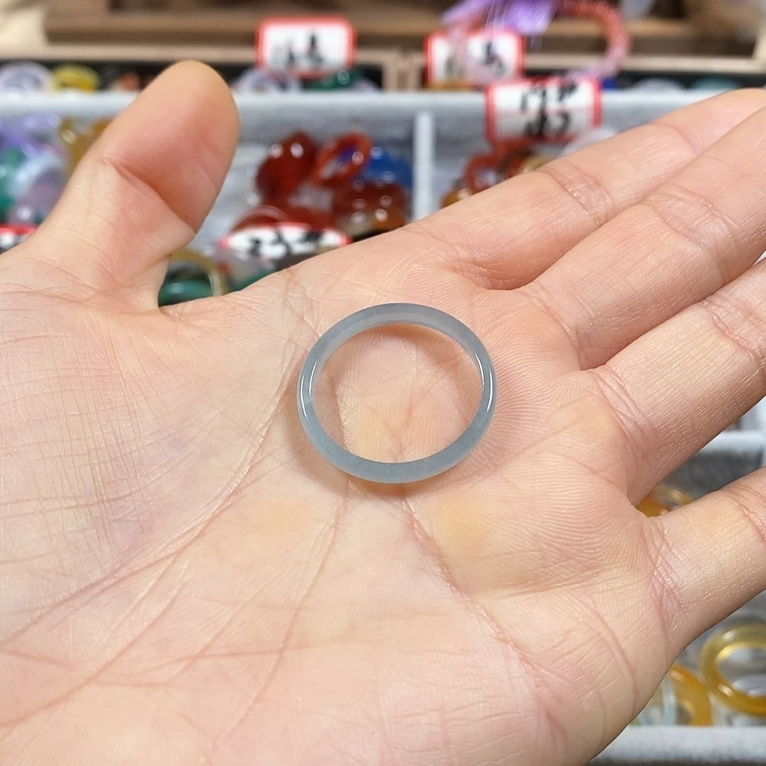 翡翠戒指未镶嵌我****姐