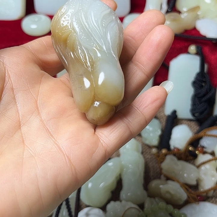 百***先和田玉（糖玉）未镶嵌颈饰