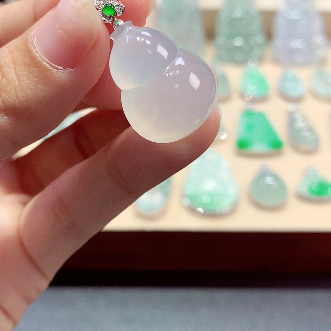 颈饰18K金镶嵌翡翠翡翠
