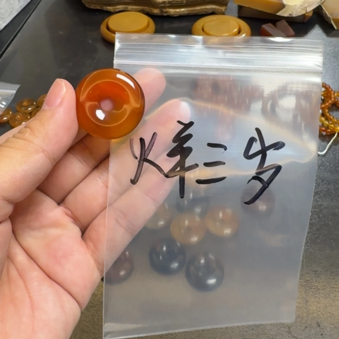 烊***岁玛瑙/玉髓未镶嵌珠宝半成品