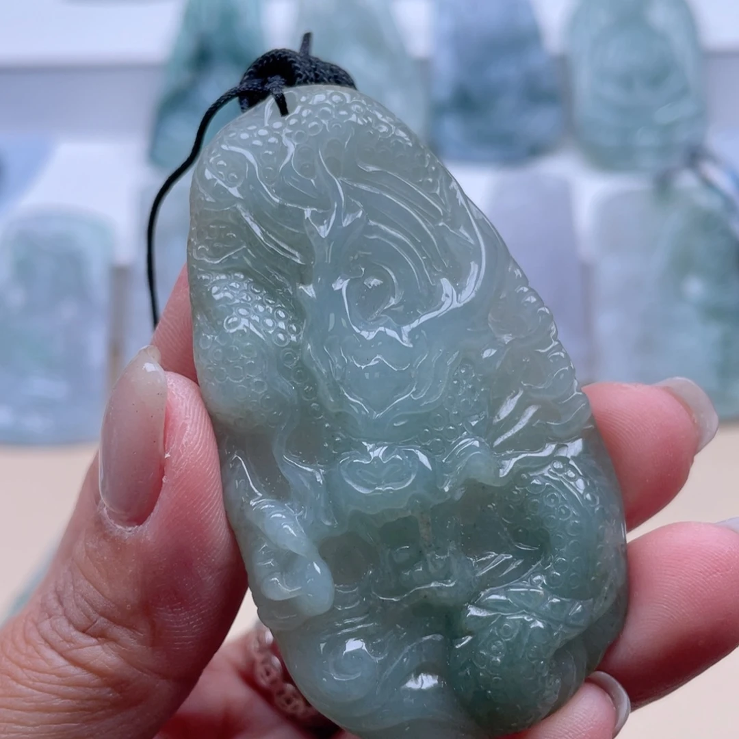 颈饰未镶嵌翡翠龙牌