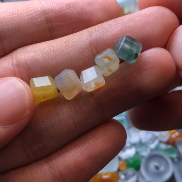 定制翡翠未镶嵌挂件