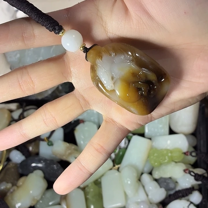 和田玉未镶嵌颈饰