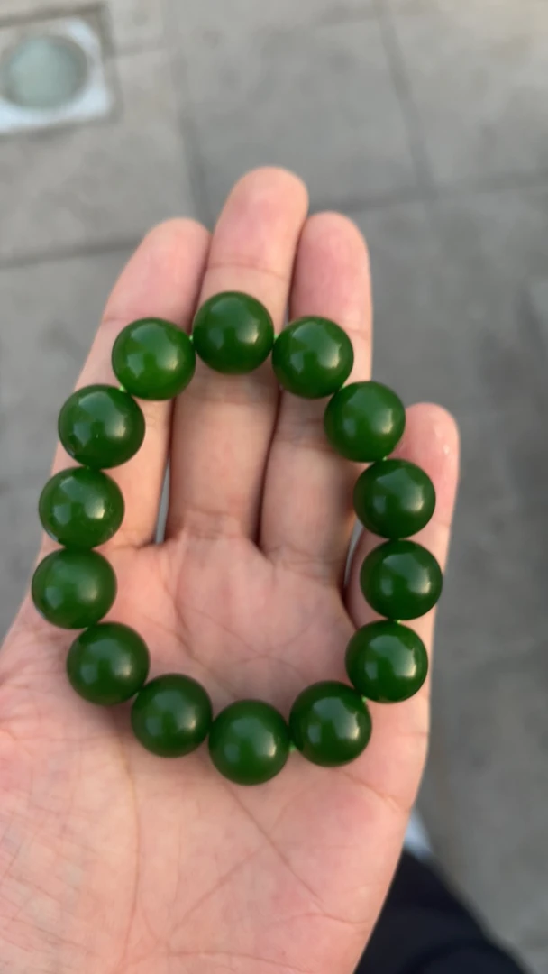 新疆山料辣菠菜绿手串卡 14 高端大气