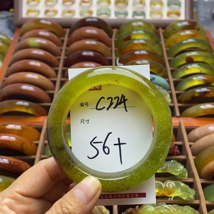 蛇纹石玉手镯未镶嵌