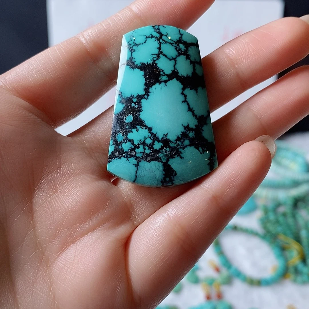 绿松石颈饰未镶嵌