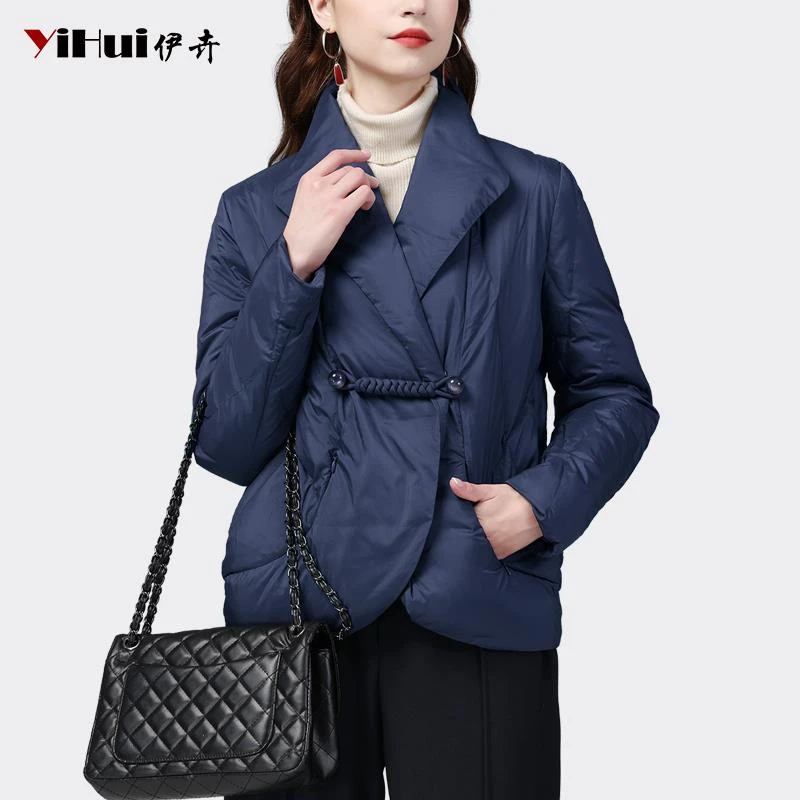 YIHUI伊卉新中式翻领盘扣羽绒服女时尚短款轻薄白鸭绒WH231979