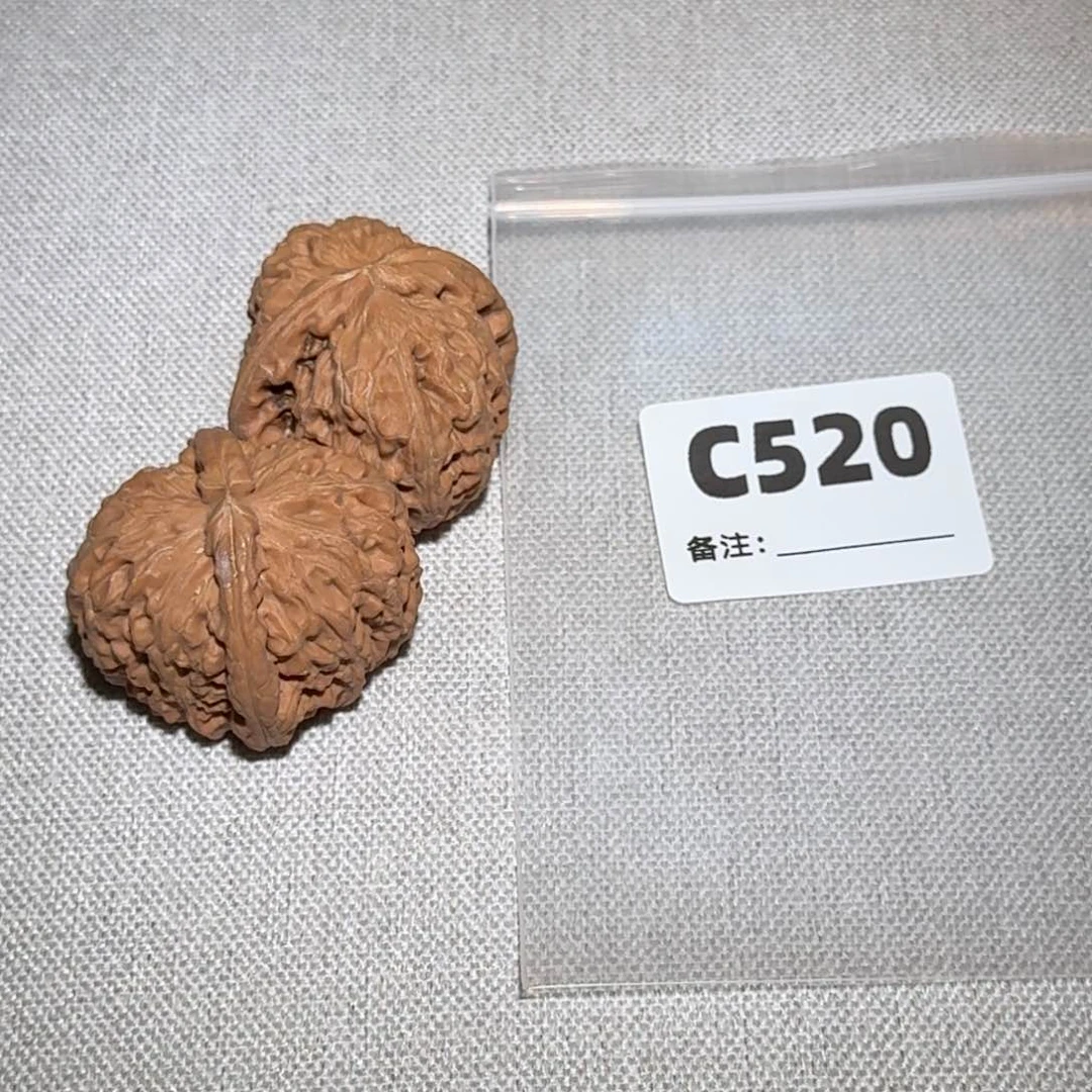文玩核桃吊坠白狮子520