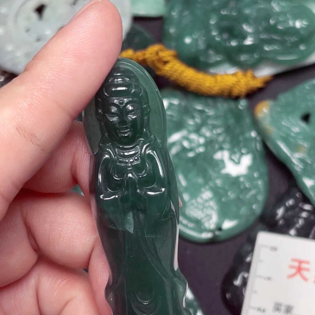 翡翠未镶嵌颈饰吊坠