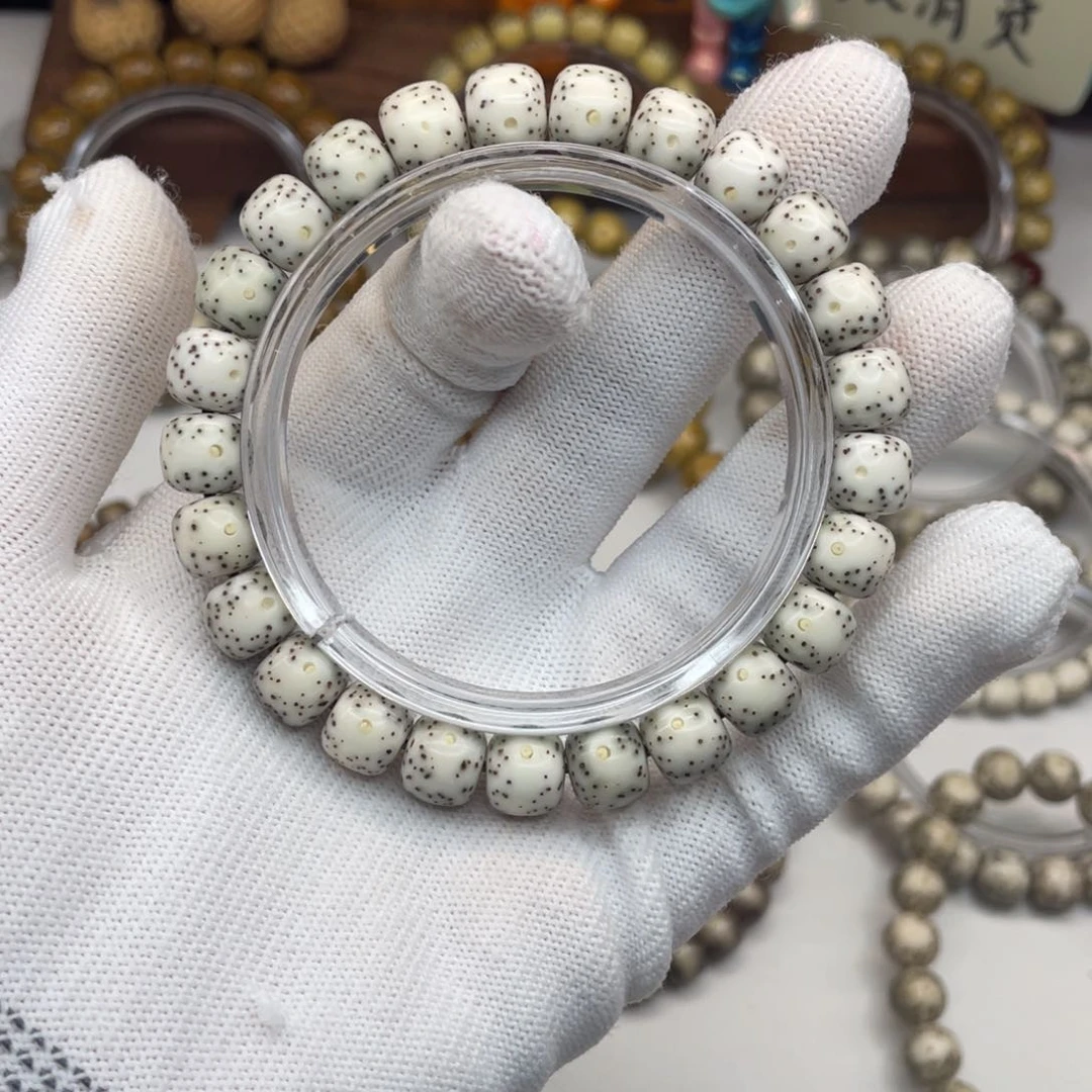 星月菩提手串9.5×8.5通体留白石玉料A29