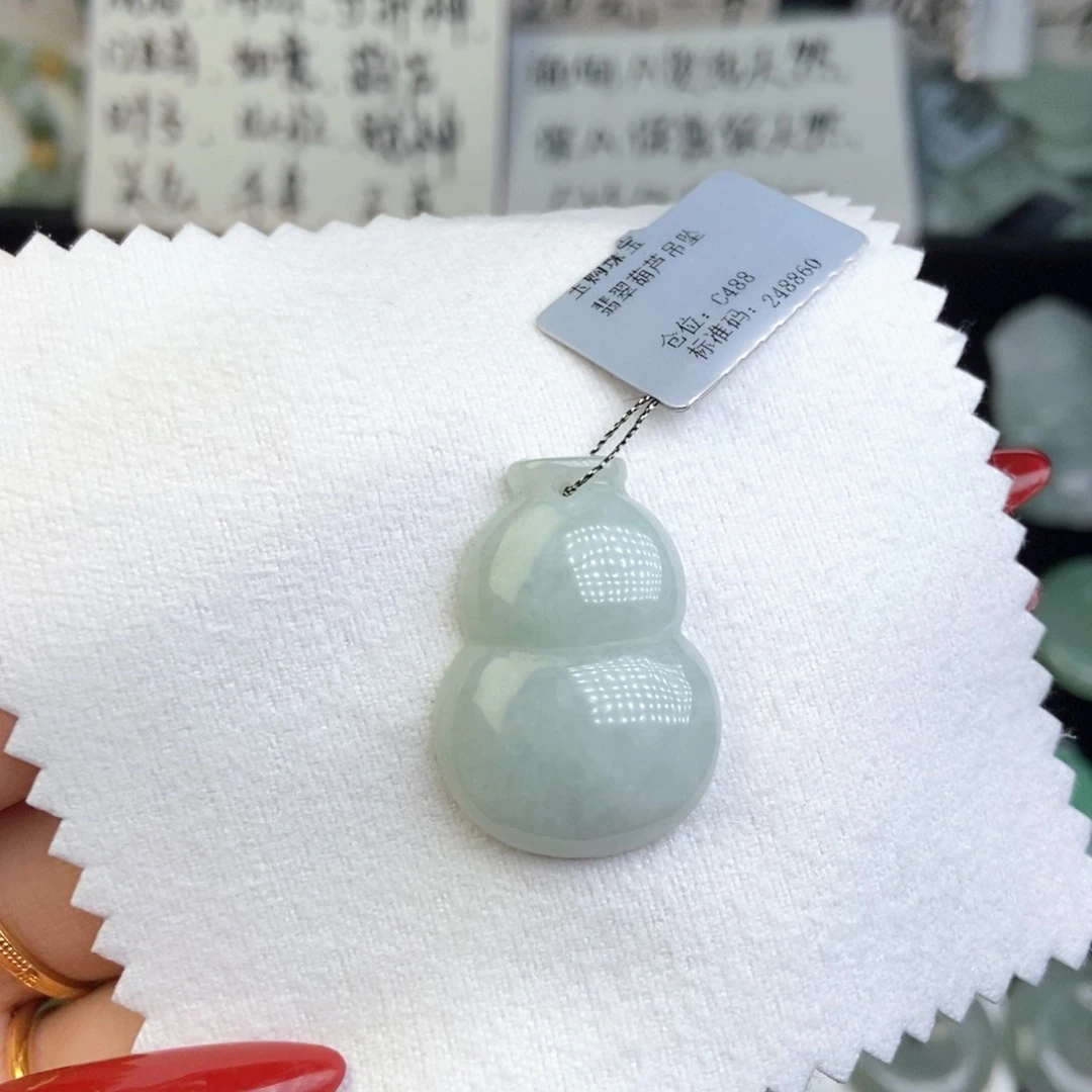 翡翠颈饰未镶嵌葫芦