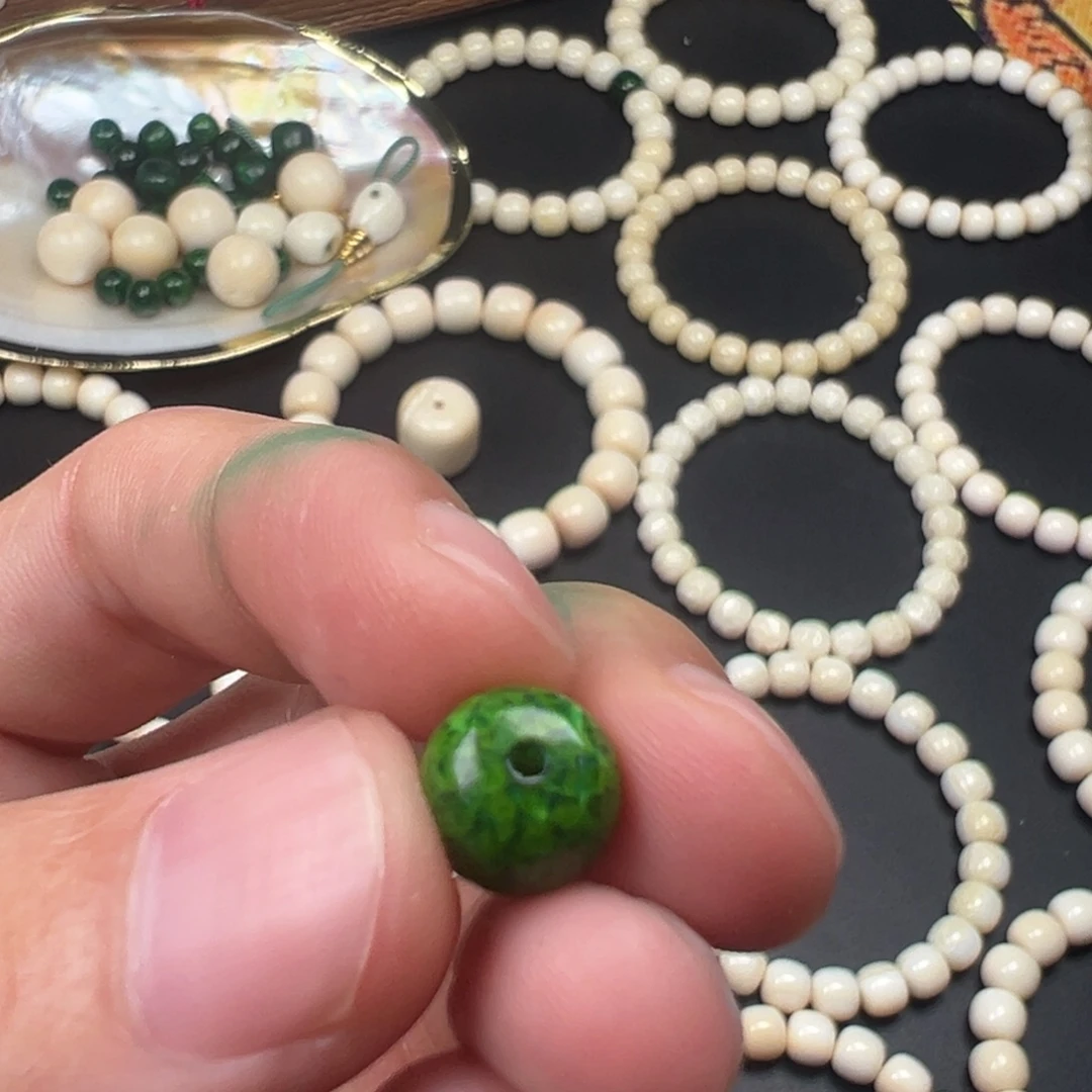 岁***好白玉菩提吊坠秋秋，比他便宜，嘘！！