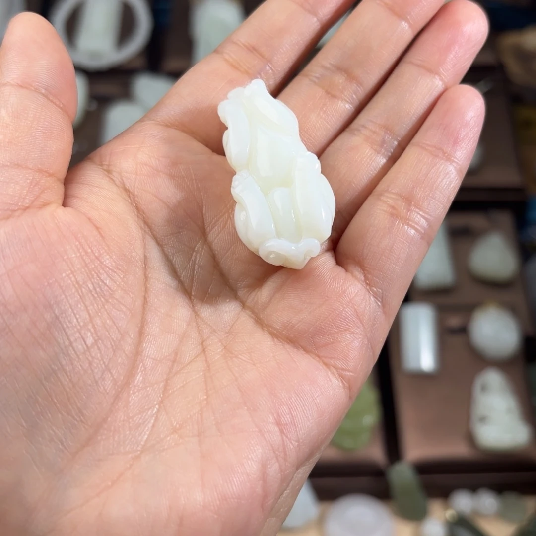 和田玉颈饰未镶嵌百****r