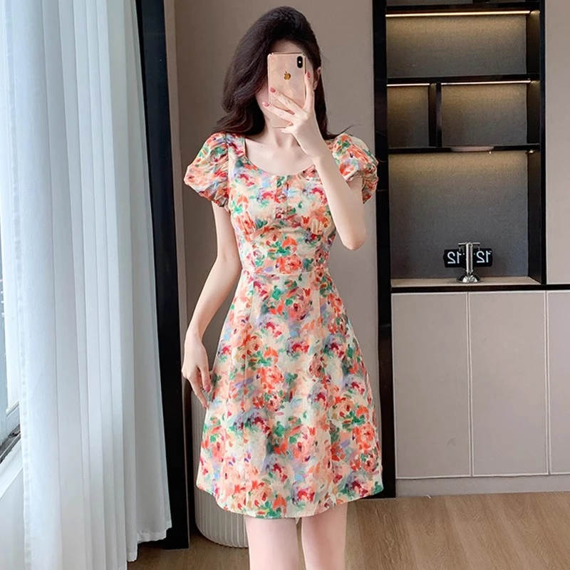 碎花连衣裙女2025夏季新款气质收腰显瘦小个子薄款漂亮女裙子夏季