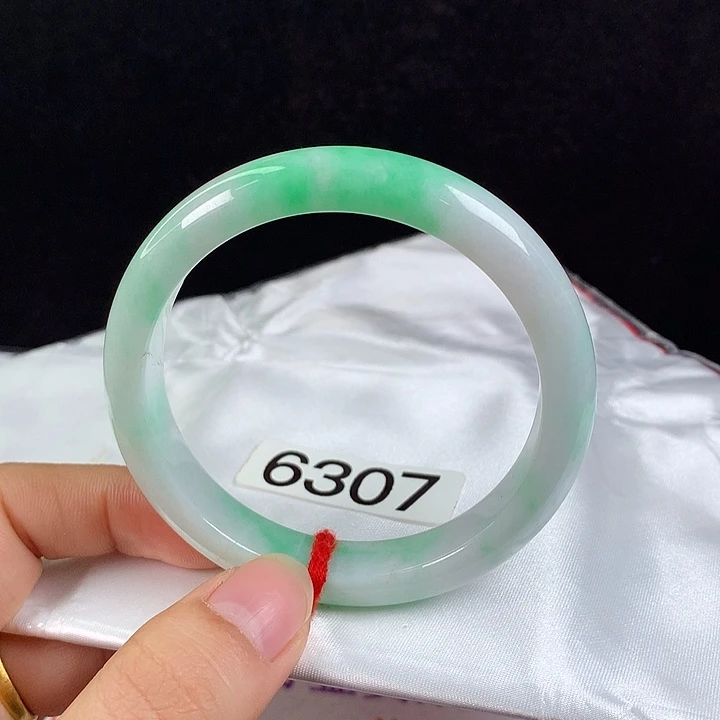 翡翠未镶嵌手镯55圈 阳绿一抹