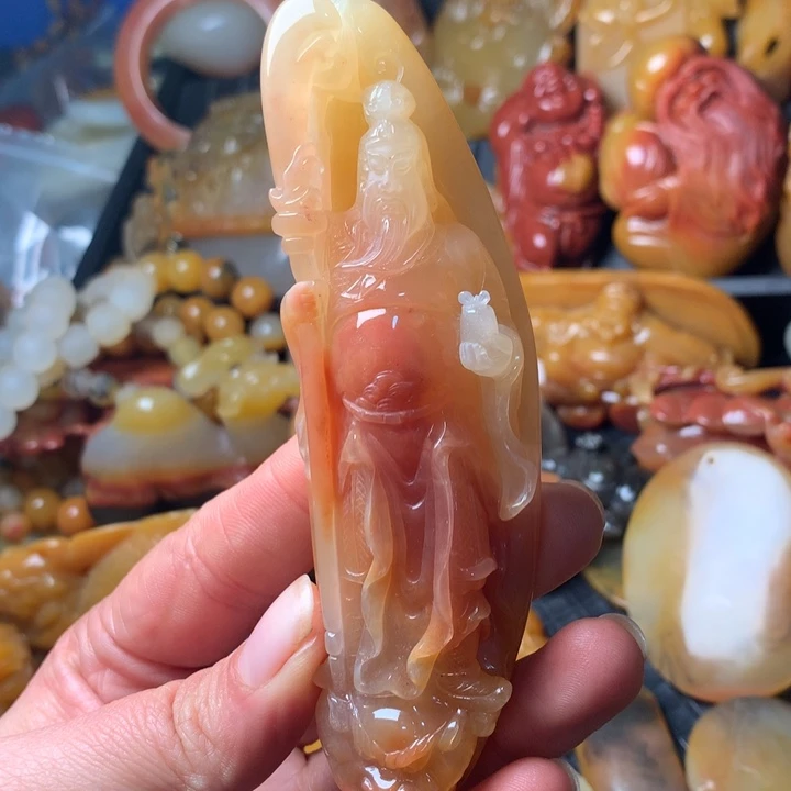 石英质玉（黄龙玉）未镶嵌颈饰