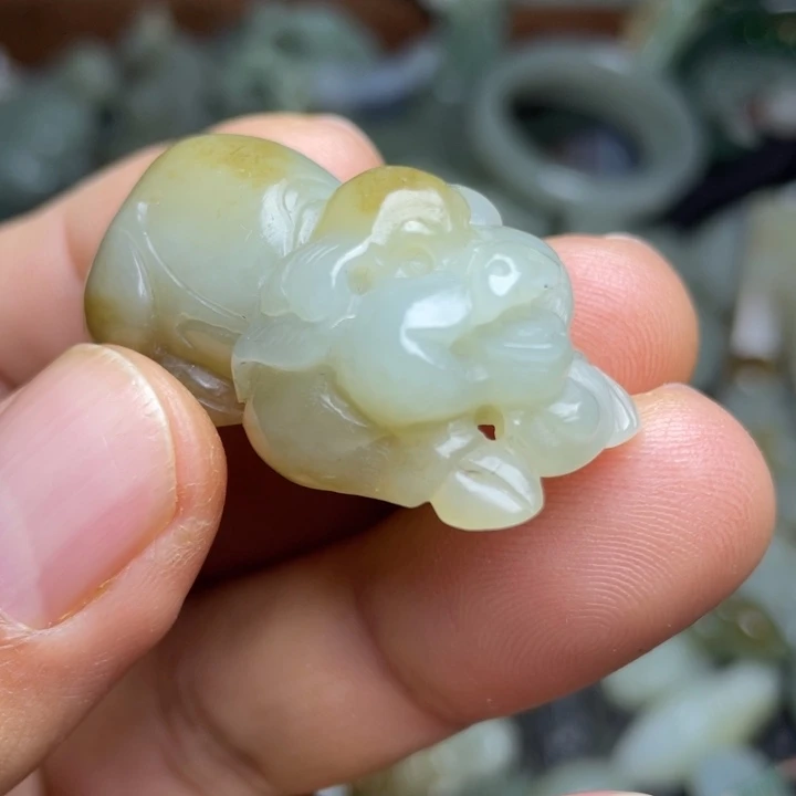 跟***解和田玉未镶嵌颈饰