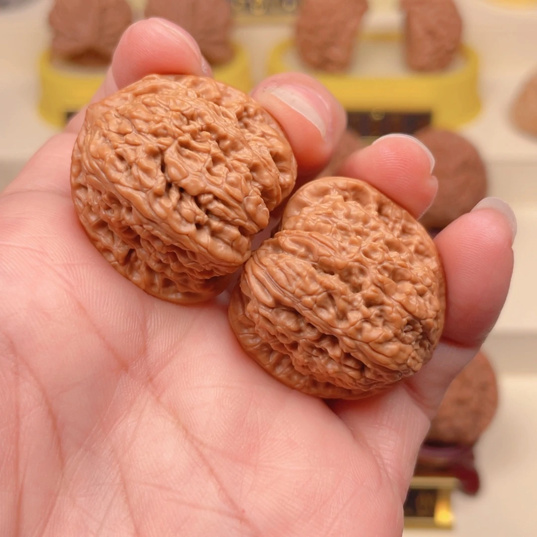 文玩核桃把件红宝石32