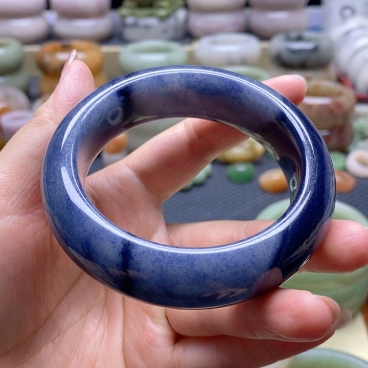 未镶嵌手镯石英岩玉