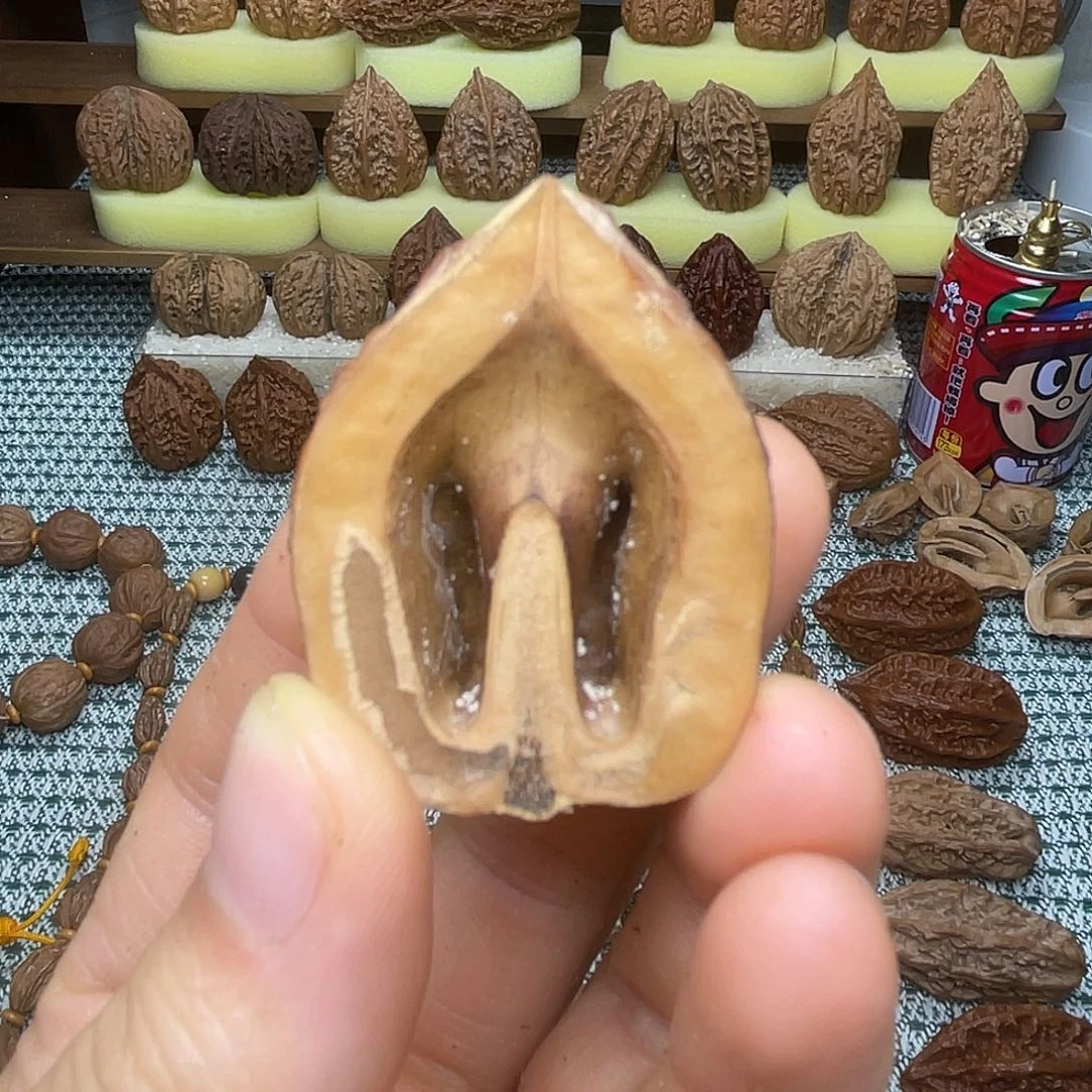 桃核吊坠庞**~开半草莓