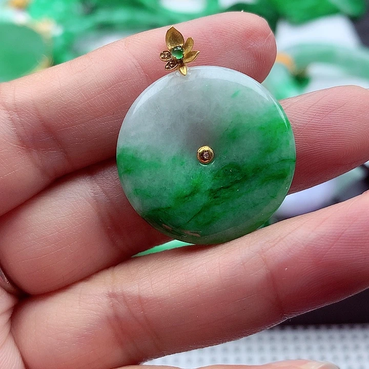 翡翠颈饰18K金镶嵌翡翠