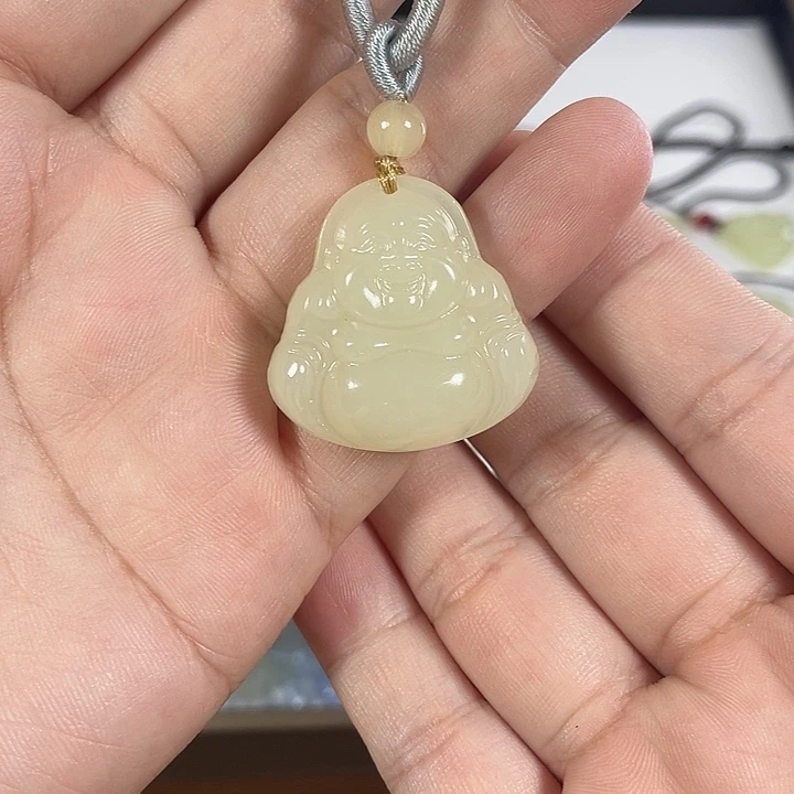石英质玉未镶嵌颈饰佛公