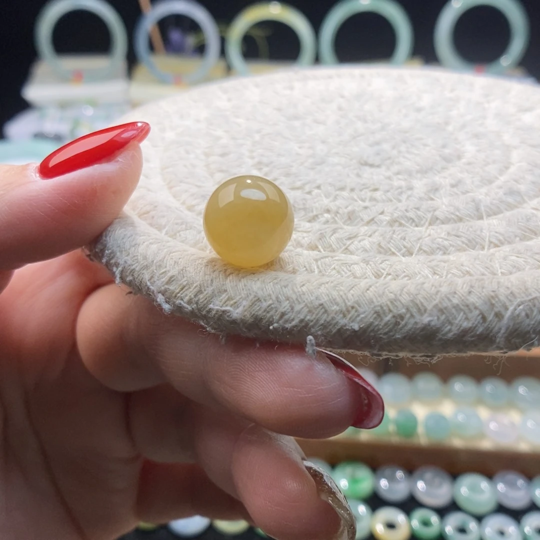 翡翠颈饰未镶嵌圆珠12.4