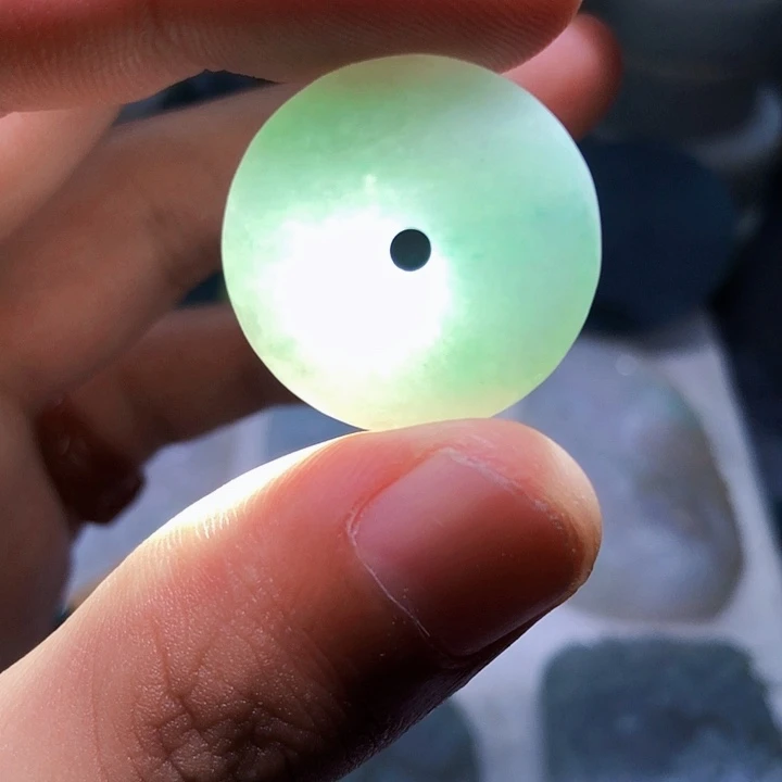 翡翠未镶嵌颈饰天然翡翠A货多样性发一