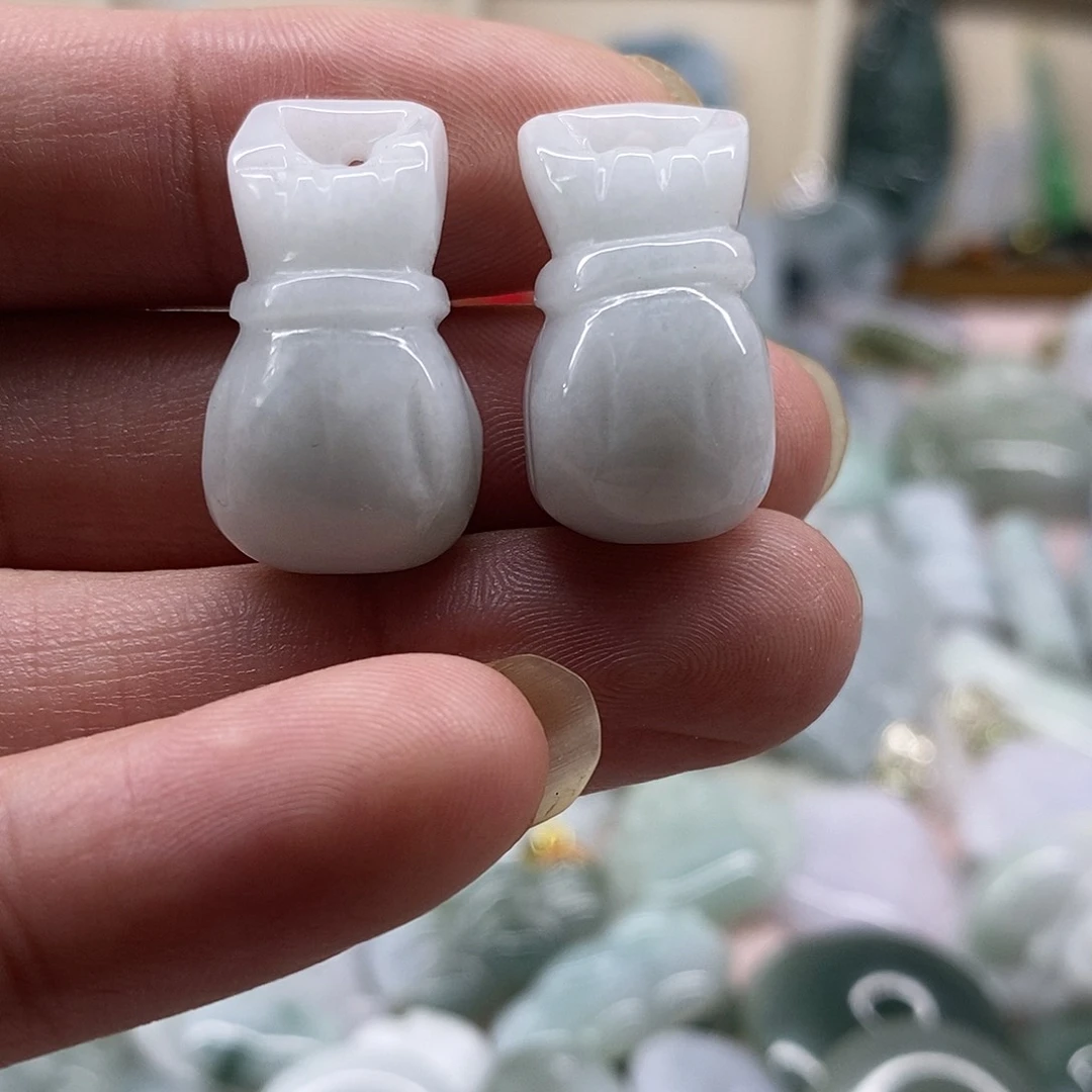 颈饰未镶嵌翡翠天然