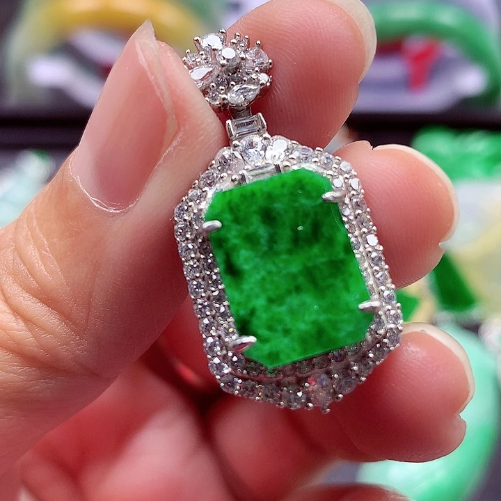 翡翠银S925镶嵌颈饰翡翠