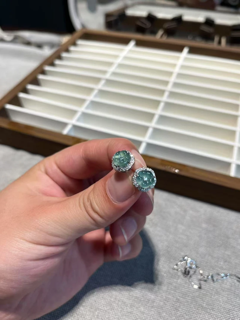 （小姨妈同款）花朵翡翠耳钉（危料）