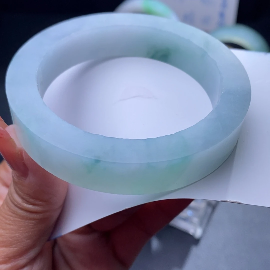 定制翡翠未镶嵌翡翠手镯