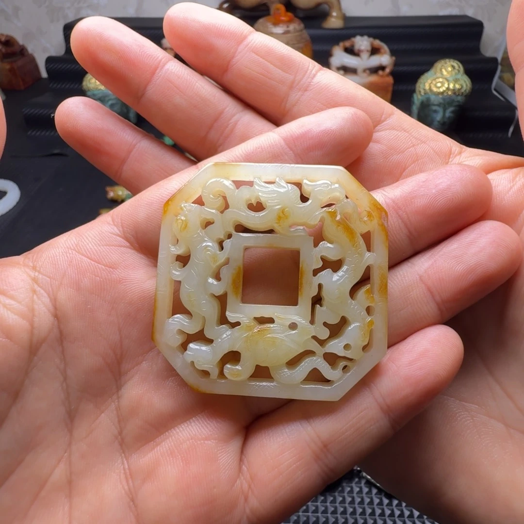 自***渡和田玉未镶嵌颈饰