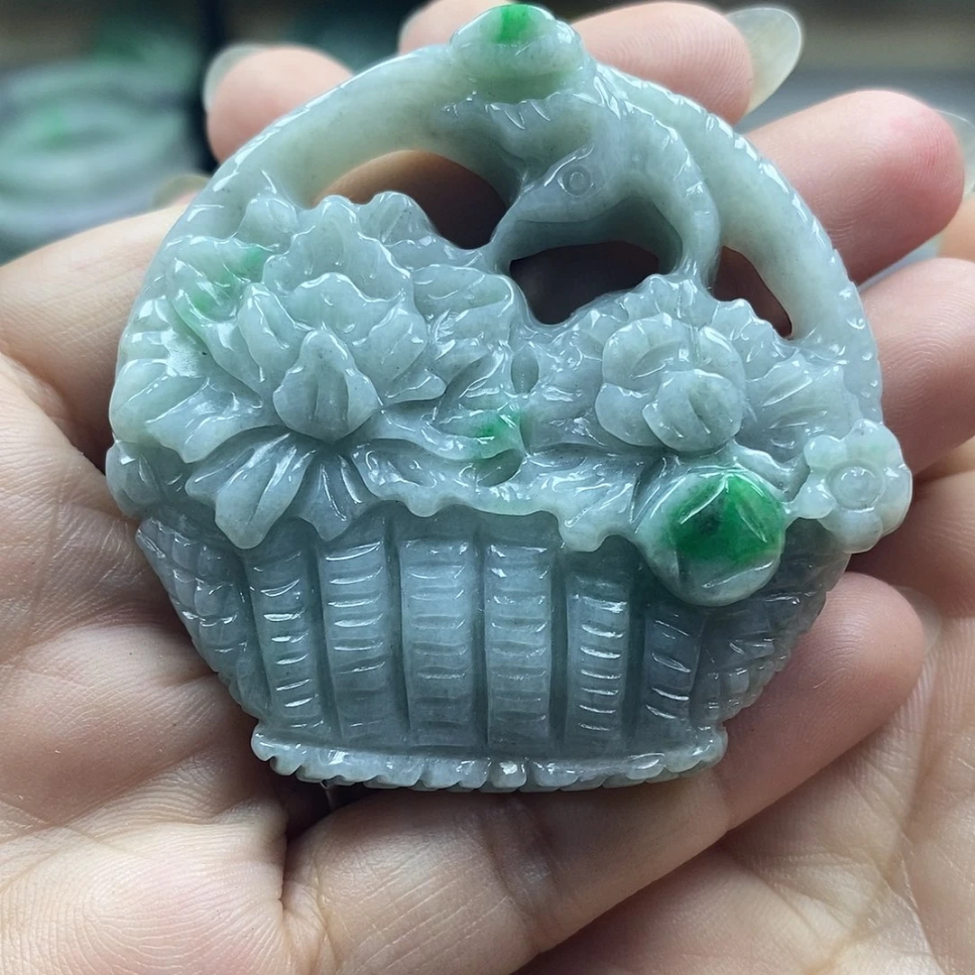 翡翠未镶嵌颈饰牌子