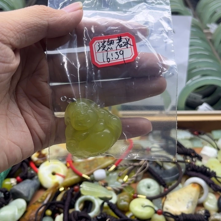 淡****蛇纹石玉未镶嵌手镯